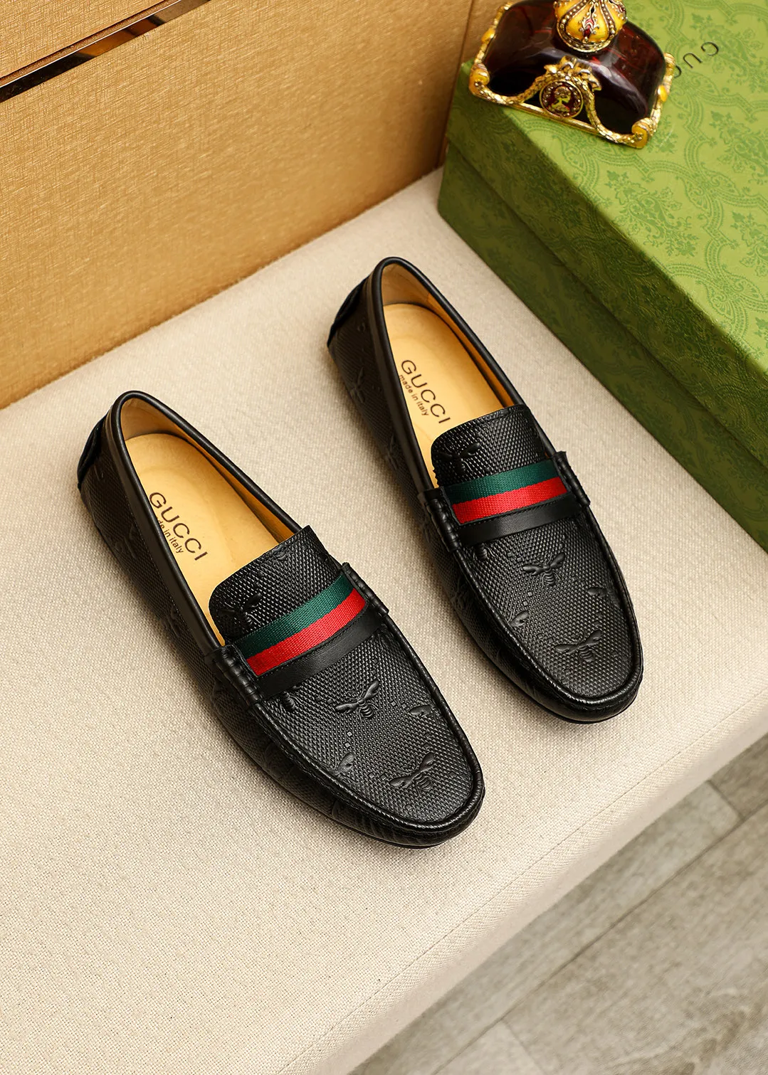 Men's shoes 💰380 💐 Product trademark: GUCCI "Gucci" Doudou shoes Regular size: 38-44 (45.46.47🉑️Customized) Product materials: Selected imported first-layer calfskin embossed upper, imported pig 🐖 leather lining. Strong three-dimensional visual effect, original outsole color: 1⃣️color optional